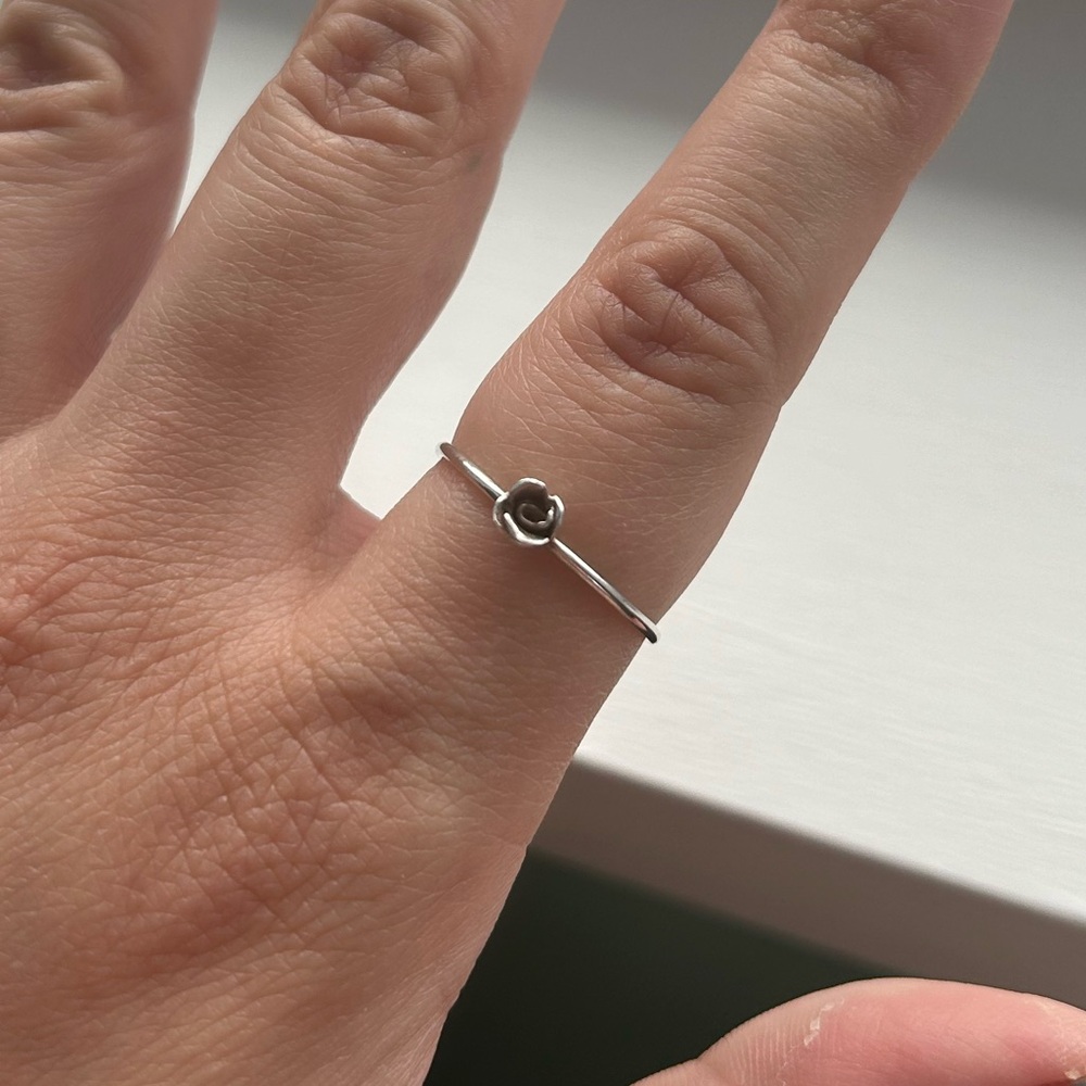🌹925 Dainty Silver Rose Ring Size 7